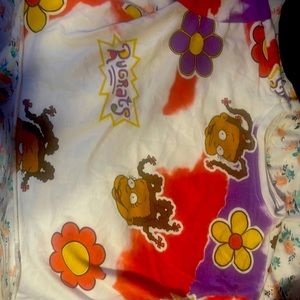 This is my old shirt I don’t really wear no more so I want to give it away